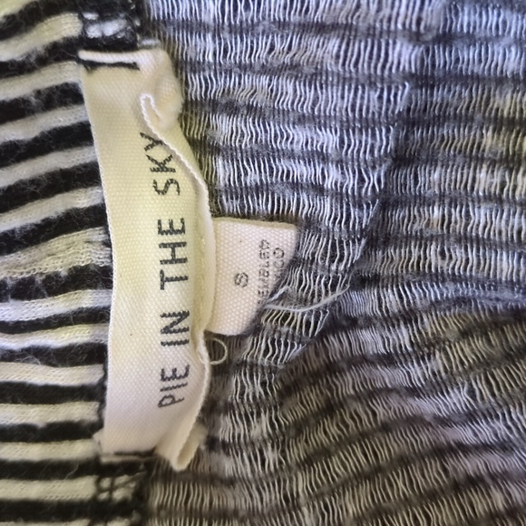 Pie in the sky crop top with line white/black - Picture 5 of 5